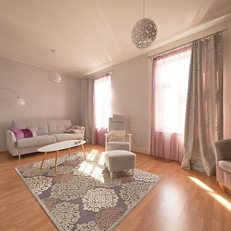 Rose Apartment Haapsalu Esterno foto