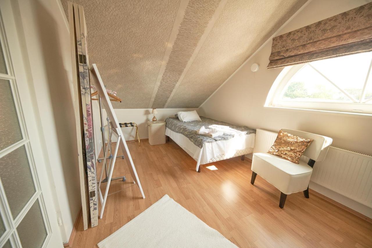 Rose Apartment Haapsalu Esterno foto